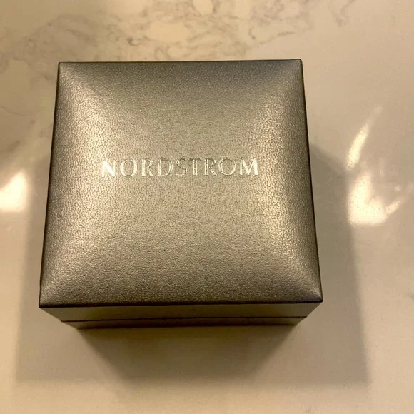 NWT NORDSTROM PEARL AND STERLING SILVER STUD EARRINGS - Picture 3 of 6